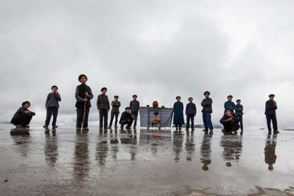 The new movie, Hold Your Hands, set in the picturesque Shibadong village in Hunan province, tells real stories of residents striving to get out of poverty.(Photo provided to China Daily)