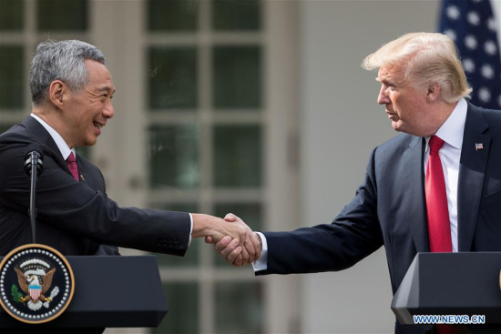 U.S. President Donald Trump (R) shakes hands with visiting Singaporean Prime Minister Lee Hsien Loong as they deliver joint statements at the White House in Washington D.C., the United States, on Oct. 23, 2017. (Xinhua/Ting Shen)