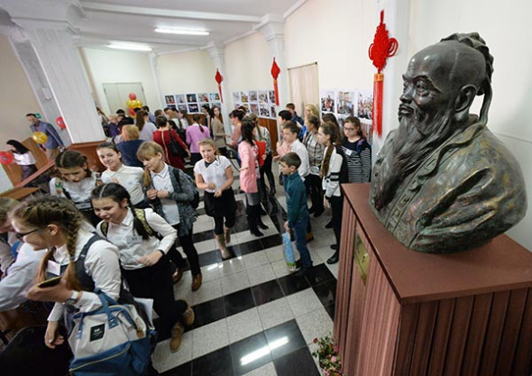Russian children attend a Chinese characters competition at a Confucius Institute in Vladivostok in February. (Photo provided to China Daily)