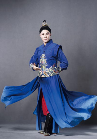 Zhang Jun plays Hamlet in his Kunqu Opera adaptation of William Shakespeare's masterpiece. (Photo provided to China Daily)