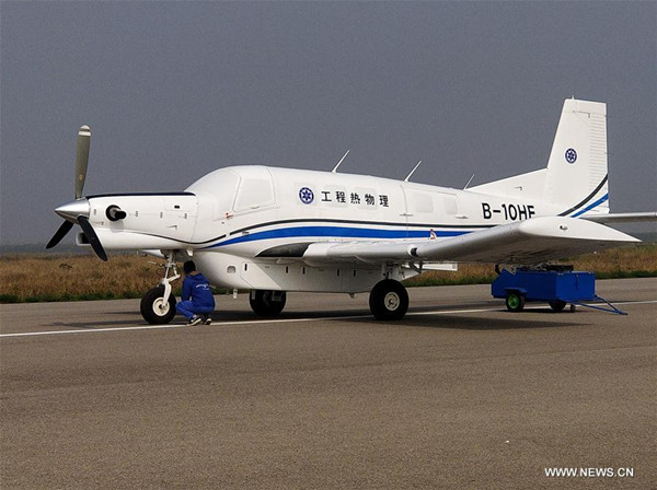 China's heaviest cargo unmanned aerial vehicle (UAV) AT200 prepares for its maiden flight in Neifu Airport in Pucheng, northwest China's Shaanxi Province, Oct. 26, 2017. China's heaviest cargo unmanned aerial vehicle (UAV) completed its maiden flight in northwest China's Shaanxi Province Thursday. With a maximum take-off weight of around 3.4 tonnes and a payload of 1.5 tonnes, the AT200 could be one of the world's most powerful civilian UAVs. (Xinhua)