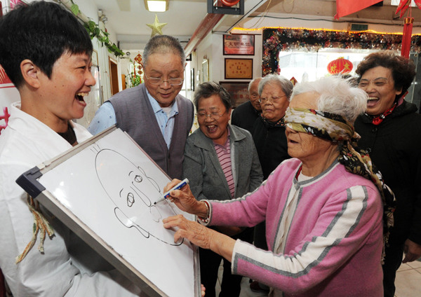 A resident participates in a drawing game during a Double Ninth Festival celebration at the Jinchang senior apartment facility in Suzhou, Jiangsu province, on Thursday. The ninth day of the ninth month in the Chinese lunar calendar, which falls on Saturday, is dedicated to the elderly. (Photo by HANG XINGWEI/CHINA DAILY)