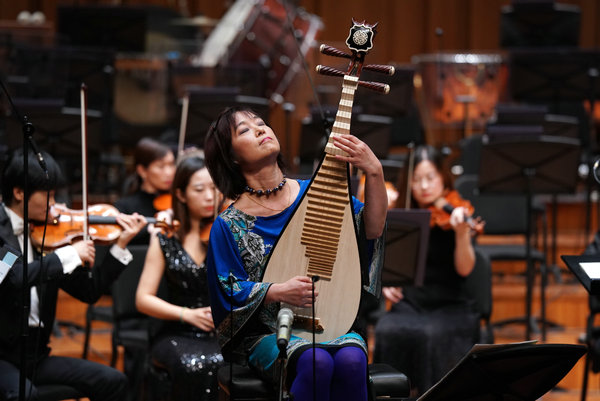 Chinese pipa player Wu Man and French cellist Gautier Capucon are touring with the NCPA Orchestra in North America. (Photo provided to China Daily)