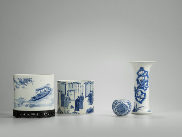 The blue and white porcelain pieces are among the exhibits at the ongoing show. (Photo provided to China Daily)