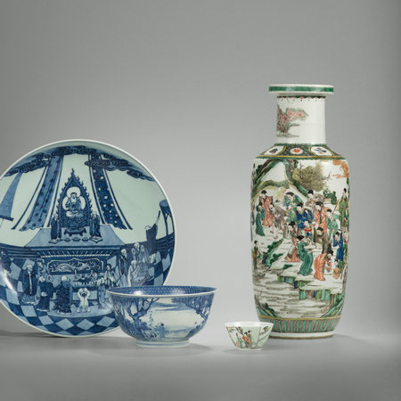 The blue and white porcelain pieces are among the exhibits at the ongoing show. (Photo provided to China Daily)