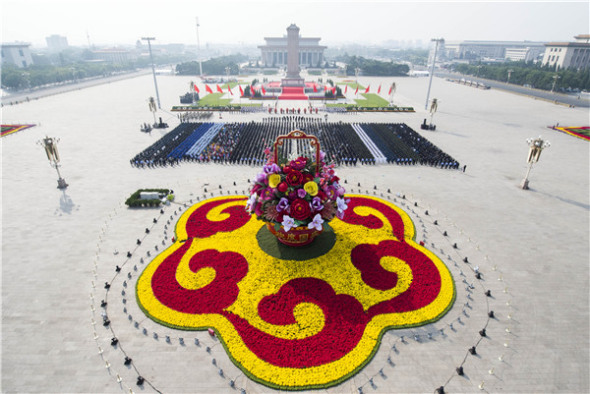 The Tian'anmen Square in the center of the capital features the Chairman Mao Zedong Memorial Hall and the Monument to the People's Heroes. (Photo/Xinhua)