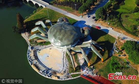 A building with its appearance looking as a hairy crab is seen on bank of Yangcheng Lake in Kunshan city, East Chinas Jiangsu province on October 31, 2017. (Photo/VCG)
