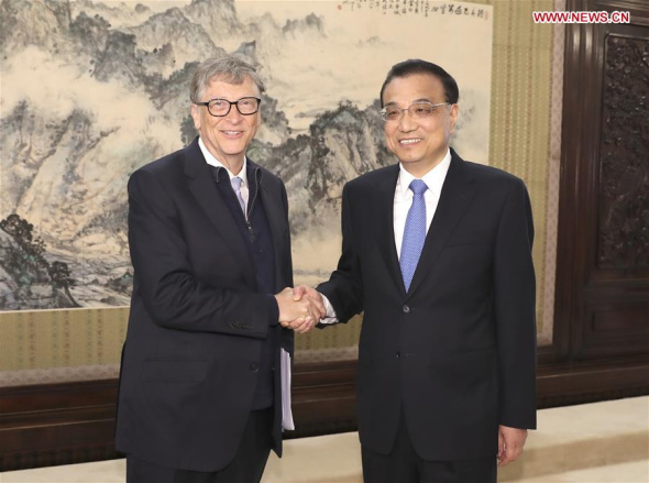 Chinese Premier Li Keqiang meets with Bill Gates, co-founder of Microsoft and chairman of TerraPower, in Beijing, capital of China, Nov. 3, 2017. (Xinhua/Ma Zhancheng)