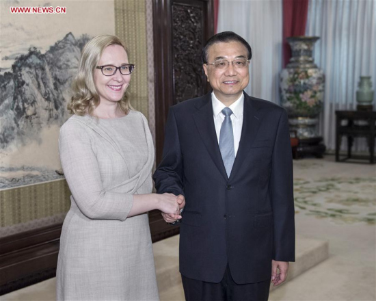 Chinese Premier Li Keqiang (R) meets with Speaker of the Finnish Parliament Maria Lohela in Beijing, capital of China, Nov. 6, 2017. (Xinhua/Li Tao)