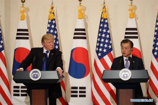 U.S. President Donald Trump (L) and South Korean President Moon Jae-in attend a press conference at the presidential residence in Seoul, South Korea, Nov. 7, 2017. (Xinhua/POOL)