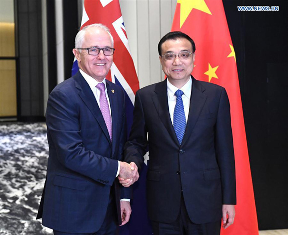 Chinese Premier Li Keqiang (R) meets with Australian Prime Minister Malcolm Turnbull in Manila, Philippines, Nov. 14, 2017. (Xinhua/Rao Aimin)