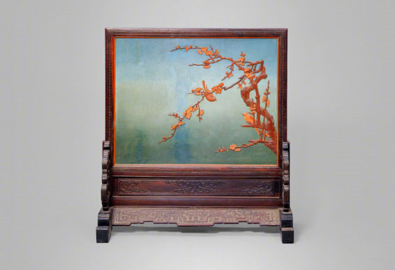 A double-sided red sandalwood-framed table screen embedded with bamboo, flower and bird paintings from the Qing Dynasty. (Photo/Official Weibo account of the Palace Museum)