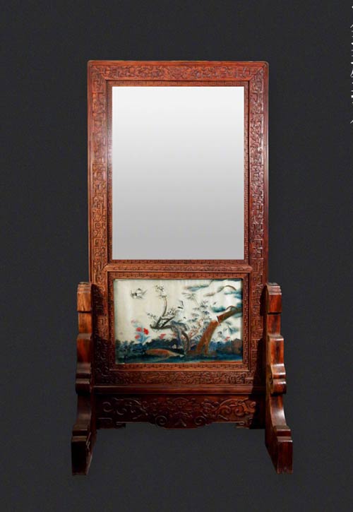 A Qing Dynasty rosewood-framed table screen embedded with a glass mirror. (Photo/Official Weibo account of the Palace Museum)
