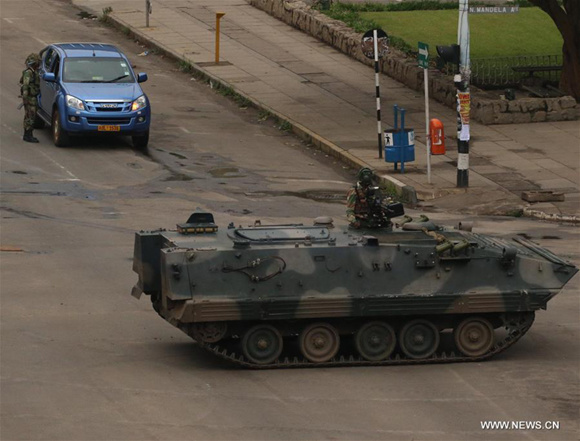 Soldiers and an armored vehicle patrol on a street in Harare, capital of Zimbabwe, Nov. 15, 2017.  (Xinhua/Philimon Bulawayo)