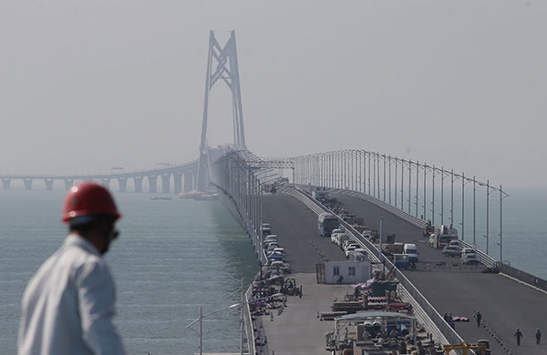 Workers are finishing up construction of the Hong Kong-Zhuhai-Macao Bridge, the world's longest bridge-tunnel complex. It stretches a total of 55 kilometers. (Roy Liu/China Daily)