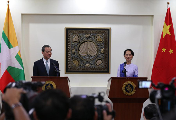 Chinese Foreign Minister Wang Yi (L) and Myanmar's State Counsellor and Foreign Minister Aung San Suu Kyi attend a joint press conference after their meeting in Nay Pyi Taw, Myanmar, on Nov. 19, 2017. At the press conference, Wang Yi expressed support for Myanmar's peace process, highlighting that China hopes for the smooth progress of the process in Myanmar more than any other country. (Xinhua/U Aung)