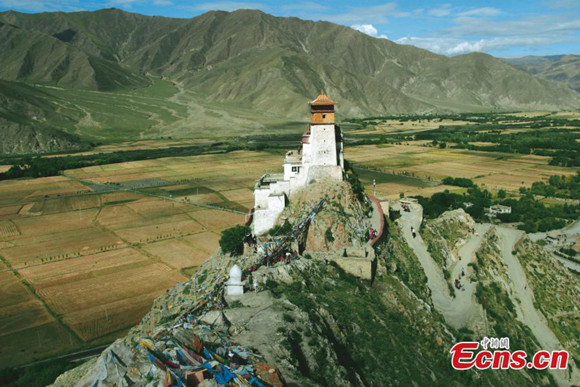 Yumbu Lakhang, an ancient structure in the Yarlung Valley in Tsetang Town, Shannan Prefecture, in southern Tibet Autonomous Region of China. (Photo/VCG)