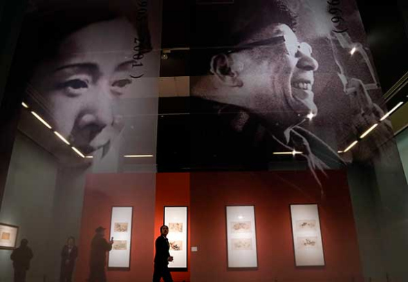 The National Art Museum of China has re-created the Lao She Gallery as part of its Beauty in the New Era exhibition. The gallery is a tribute to author Lao She and his wife, Hu Jieqing, some of whose collected artworks are on display at the show.Photo provided to China Daily