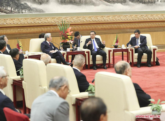 Chinese Premier Li Keqiang meets with a Japanese delegation from major Japanese enterprises in Beijing, capital of China, Nov. 21, 2017.  (Xinhua/Pang Xinglei)
