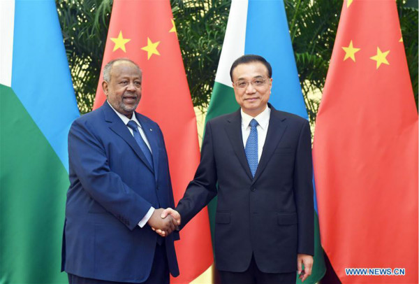Chinese Premier Li Keqiang (R) meets with Djibouti President Ismail Omar Guelleh in Beijing, capital of China, Nov. 24, 2017. (Xinhua/Zhang Duo)