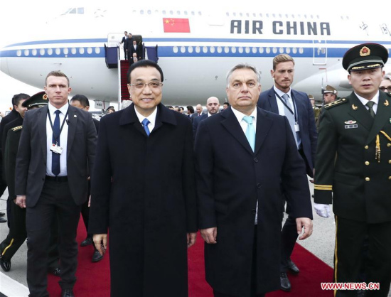 Chinese Premier Li Keqiang is welcomed by Hungarian Prime Minister Viktor Orban and other senior officials upon his arrival in Budapest, Hungary, Nov. 26, 2017, for an official visit to the country and the sixth meeting of heads of government of China and 16 Central and Eastern European Countries (CEEC). (Xinhua/Ju Peng)