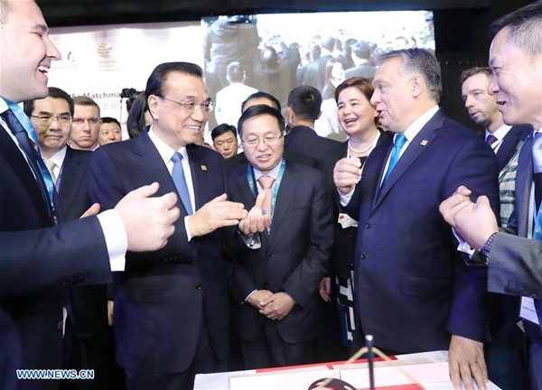 Chinese Premier Li Keqiang (2nd L, front) and Hungarian Prime Minister Viktor Orban (2nd R, front) talk with entrepreneurs after attending the opening ceremony of the seventh China and the Central and Eastern European countries (CEEC) Economic and Trade Forum in Budapest, Hungary, Nov. 27, 2017. (Xinhua/Ju Peng)