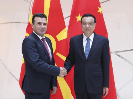 Chinese Premier Li Keqiang (R) meets with Macedonian Prime Minister Zoran Zaev in Budapest, Hungary, Nov. 28, 2017. (Xinhua/Ma Zhancheng)