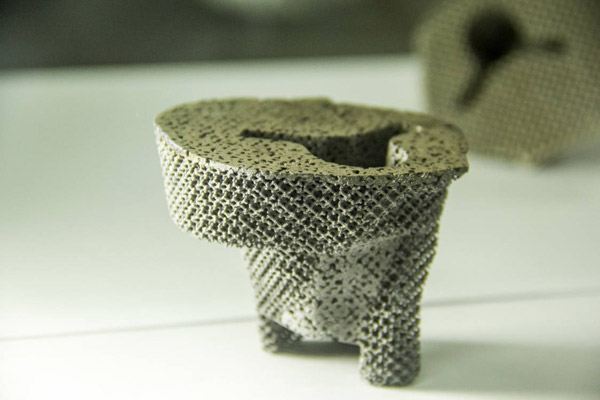 3D-printed tantalum metal pad. (Photo provided to chinadaily.com.cn)