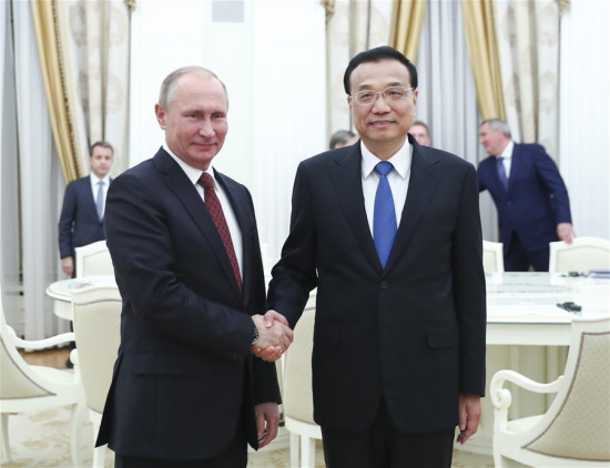 Chinese Premier Li Keqiang (R) meets with Russian President Vladimir Putin at the Kremlin in Moscow, Russia, Nov. 29, 2017. (Xinhua/Xie Huanchi)