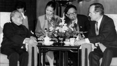 Deng Xiaoping meets with George H. W. Bush in Beijing on Feb. 26, 1989./Xinhua Photo