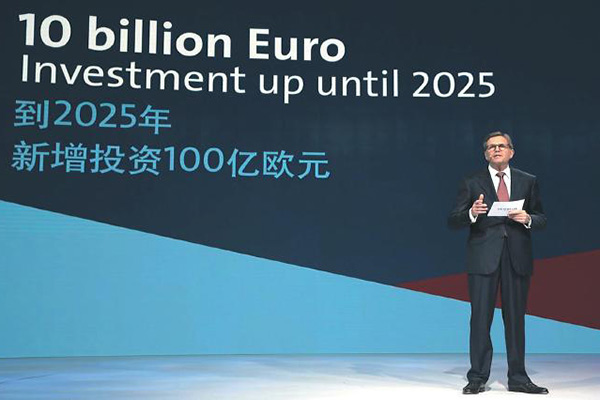 Volkswagen Group China President and CEO Jochem Heizmann delivers a speech in Guangzhou. (Photo provided to China Daily)
