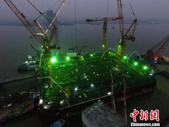 The pier base is under construction. [Photo/chinanews.com]