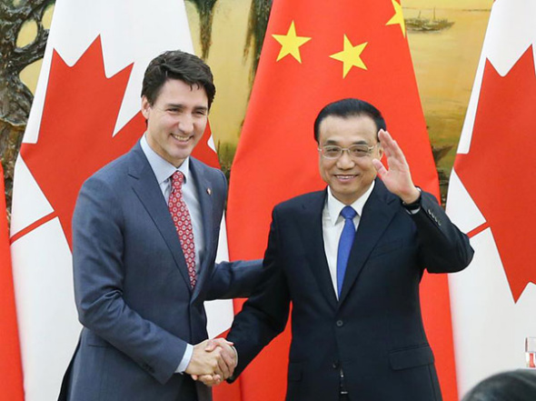 Premier Li Keqiang and Canadian Prime Minister Justin Trudeau meet the press after the second meeting of the Annual Dialogue between the Chinese premier and the Canadian prime minister in Beijing, Dec 4, 2017. (Photo/Xinhua)