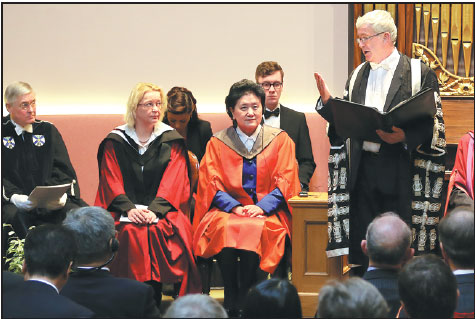 VicePremier Liu Yandong receives an honorary doctor of letters degree from the University of Edinburgh in Scotland on Tuesday. Du Xiaoying/ China Daily
