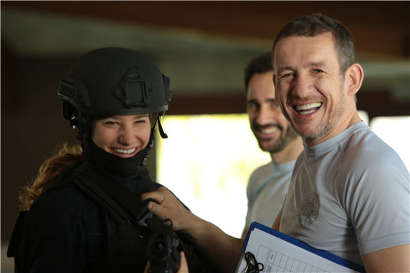 French actor-director Boon with actress Alice Pol, who stars as the female police trainee in the upcoming film Raid Dingue, in which he plays a role as well. (Photo provided to China Daily)