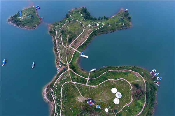 The Danjiangkou Reservoir in Shiyan, Hubei province, is a source area for the South-to-North Water Diversion Project. (Liu Jiao/For China Daily)