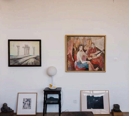 Huang Rui's 1979 painting, The Guitar's Story, top row, right, and his 1980 painting, Yuanmingyuan: Freedom, top row, left, are displayed in his living room. (Photo provided to chinadaily.com.cn)