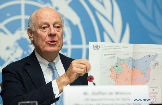 The UN Special Envoy for Syria Staffan de Mistura shows a map of Syria at a press conference in Geneva, Switzerland, on Dec. 14, 2017.  (Xinhua/Xu Jinquan)