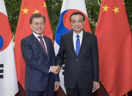 Chinese Premier Li Keqiang (R) meets with President of the Republic of Korea (ROK) Moon Jae-in in Beijing, capital of China, Dec. 15, 2017. (Xinhua/Li Tao)
