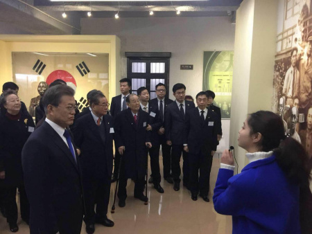 ROK President Moon Jae-in pays a visit to the Museum of the Provisional Government of the Republic of Korea in Chongqing, on Dec. 16, 2017. (Photo/China Daily)