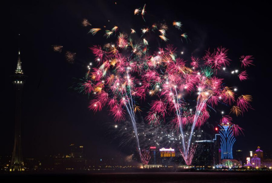 A fireworks show is held to celebrate Macao's 18th anniversary of returning to the motherland in Macao, south China, Dec. 20, 2017. (Xinhua/Cheong Kam Ka)