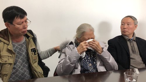 Chen Liancun, 91, a Chinese comfort woman, weeps as she tells her story of being forced into sex slavery by the Japanese Imperial Army during World War II on Thursday in Beijing. (Photo: Bai Tiantian/GT)
