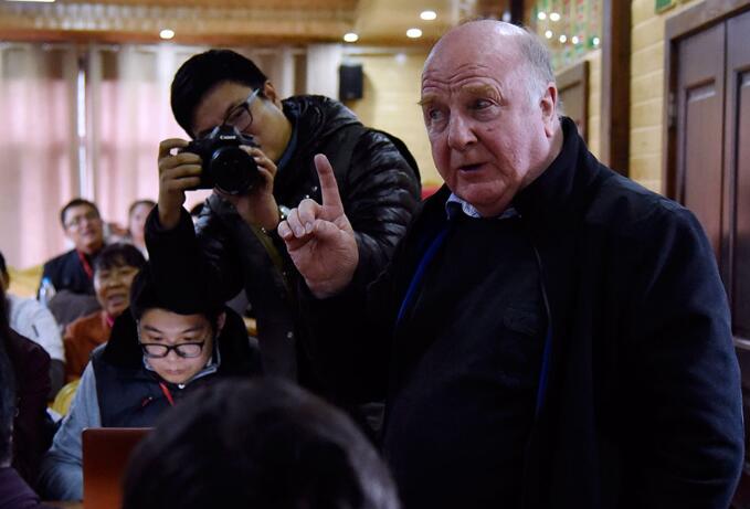 Connolly speaks during a discussion with Huamao villagers. WU WEI/FOR CHINA DAILY