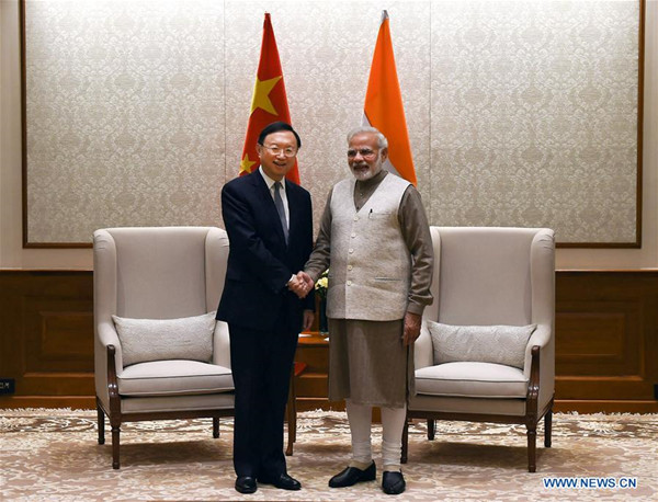 Indian Prime Minister Narendra Modi (R) meets with visiting Chinese State Councilor Yang Jiechi in New Delhi Dec. 22, 2017. (Xinhua/Zhang Naijie)