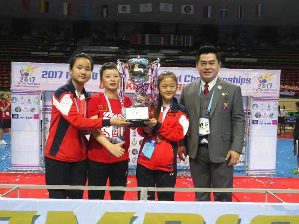 Huang Ting and Li Fangshu pose for a photo after winning the final match of the First U18 Deaf Indoor Futsal Football Championship. Photo/chinadaily.com.cn