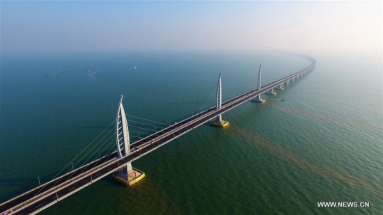 Aerial photo taken on Dec. 27, 2017 shows the Hong Kong-Zhuhai-Macao Bridge in early morning, south China's Guangdong Province.(Xinhua/Liang Xu)