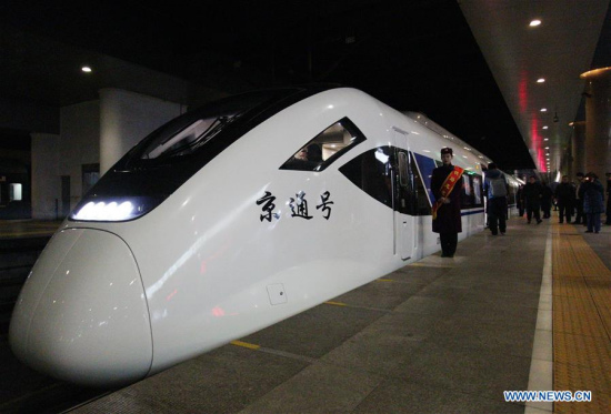 A train to be running on the subcenter line of China's capital Beijing is seen at Beijing West Station, Dec. 31, 2017. The 38.8-km Beijing subcenter railway line, linking Beijing's western Shijingshan District with Tongzhou District where the city's subcenter lies with five stations, was officially opened on Sunday. (Xinhua)