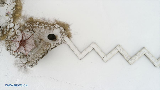 Photo taken on Jan. 3, 2018 shows snow scenery of Haibao Park in Yinchuan City, northwest China's Ningxia Hui Autonomous Region. A snowfall hit the city Wednesday. (Xinhua/Wang Peng)