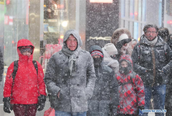 People walk in a snow storm in New York, the United States, Jan. 4, 2018. New York State Governor Andrew Cuomo has declared state of emergency for the entire downstate region on Thursday as a snow storm continued to pound the U.S. East Coast. (Xinhua/Wang Ying)