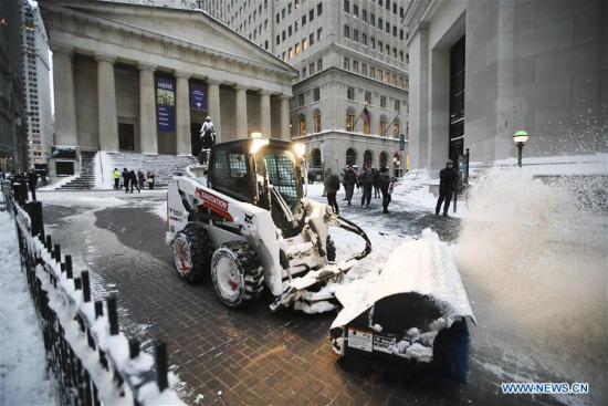 A snowplow clears snow in front of the Federal Hall National Memorial in New York, the United States, on Jan. 4, 2018. New York State Governor Andrew Cuomo has declared state of emergency for the entire downstate region on Thursday as a snow storm continued to pound the U.S. East Coast. (Xinhua/Wang Ying)